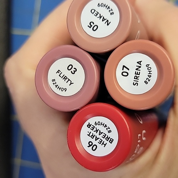 Italia Deluxe Mousse Matte Liquid Lipsticks Set of 4 - Picture 2 of 2